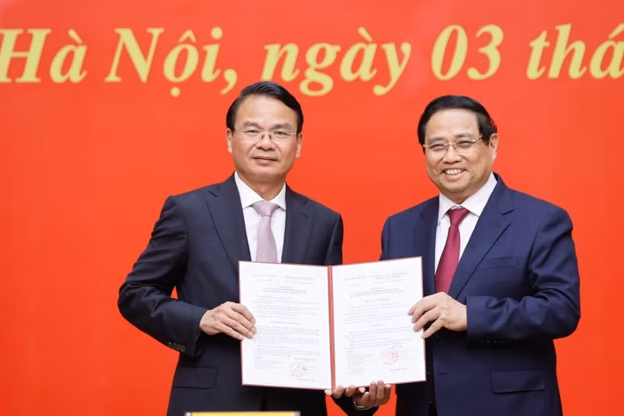 thu-tuong-trao-quyet-dinh-chi-dinh-pho-bi-thu-dang-uy-chinh-phu-4.jpg