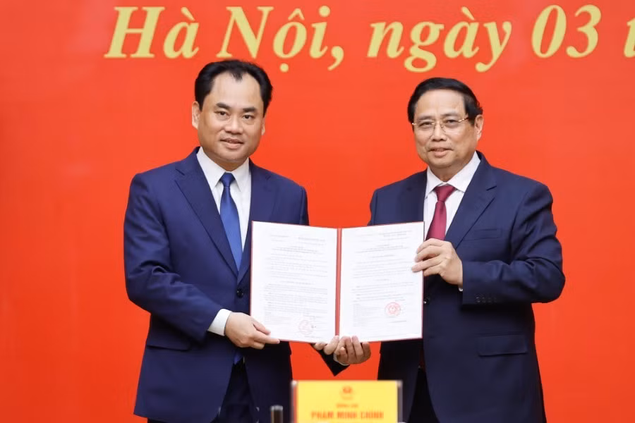 thu-tuong-trao-quyet-dinh-chi-dinh-pho-bi-thu-dang-uy-chinh-phu-7.jpg