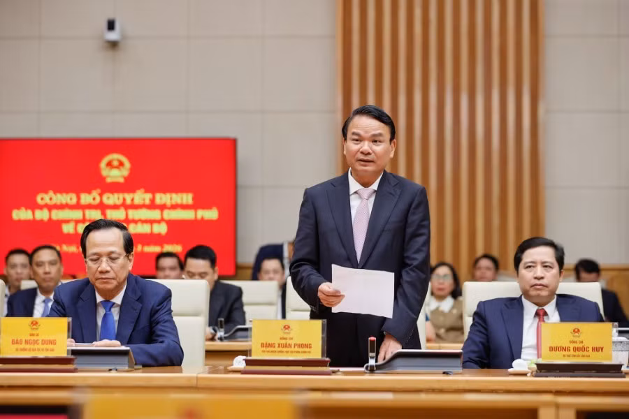 thu-tuong-trao-quyet-dinh-chi-dinh-pho-bi-thu-dang-uy-chinh-phu-11.jpg