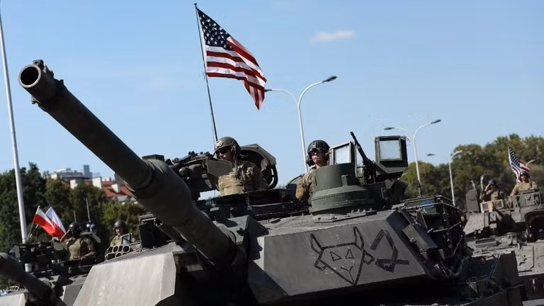 Xe tăng M1 Abrams của Lục quân Mỹ tham gia cuộc duyệt binh quân sự tại Warsaw, Ba Lan, ngày 15/8/2025. 