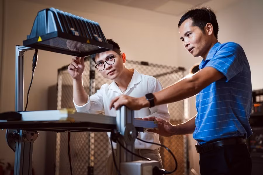startup-tu-phong-lab-vinuni-phat-trien-bo-nao-dieu-phoi-mang-luoi-sac-xe-dien-2.jpg