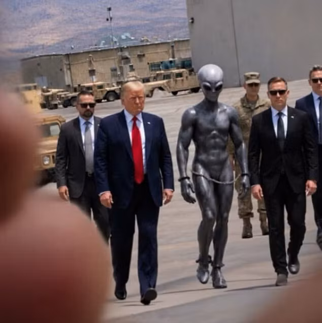 Làn sóng hồ sơ UFO mới sắp công bố sau hình ảnh gây tranh cãi của ông Trump