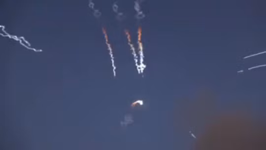 Video: Iran tung đòn trả đũa, tên lửa dội xuống loạt căn cứ Mỹ ở Trung Đông