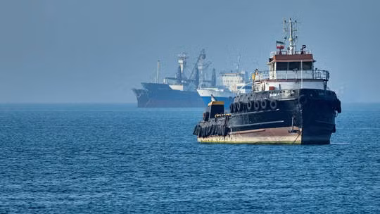 Nguy cơ ‘bão tố’ rình rập eo biển Hormuz