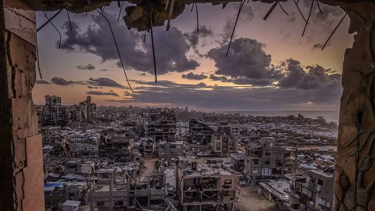 Gaza hoang tàn, đổ nát.