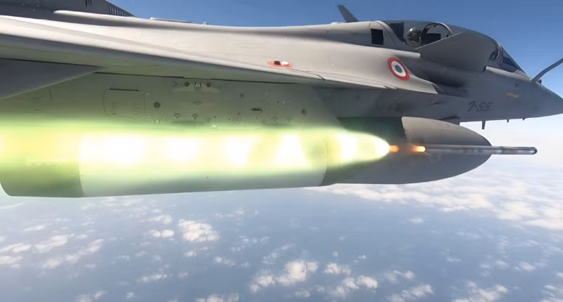 Hình minh họa chiếc tiêm kích Rafale được trang bị tên lửa dẫn đường bằng laser
