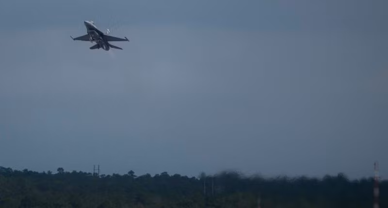 Một chiếc F-16 được cải tiến theo chương trình VENOM. 