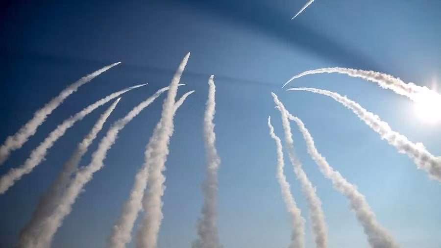Iran tuyên bố giáng đòn tên lửa vào căn cứ chứa tiêm kích Mỹ
