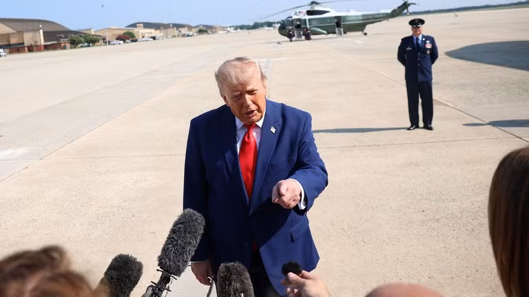 Tổng thống Trump phản ứng trước tin Mỹ thiếu tên lửa, hoãn tấn công Iran