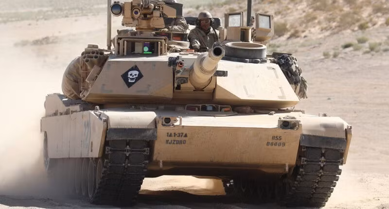 Xe tăng M1A2 Abrams.