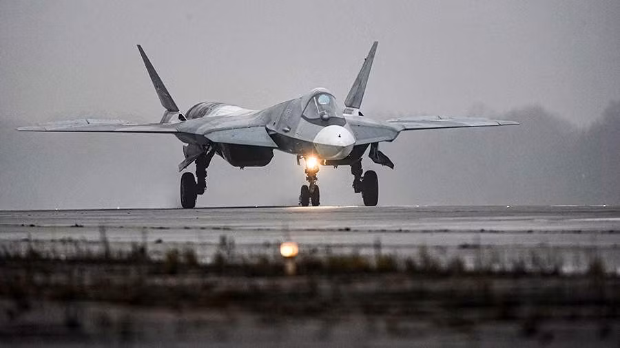 Rostec lần đầu trình làng UAV tàng hình phóng từ tiêm kích Su-57E