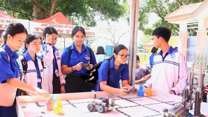 Học sinh Gia Lai tham gia ngày hội STEM. Ảnh: Nguyễn Dung
