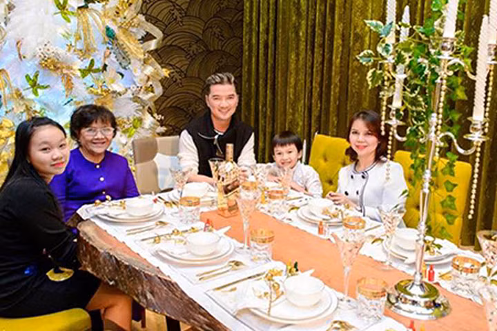 Điều ít biết về những người thân của Đàm Vĩnh Hưng