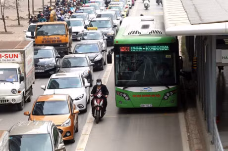 Ha Noi cong bo gia mua buyt nhanh: Tren 5 ty dong moi xe - Anh 2