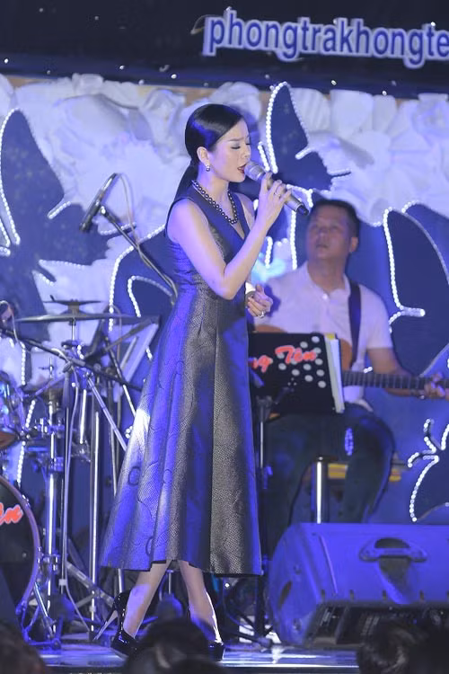 Mỹ nhân Việt đa phong cách trong đêm nhạc từ thiện ảnh 2 Mỹ nhân Việt đa phong cách trong đêm nhạc từ thiện - 2