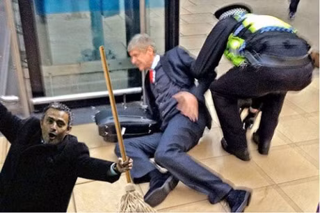 Chet cuoi voi anh che Mourinho dam vo mat Wenger - Anh 7