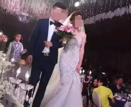 Chu re tang co dau 12 chong tien mat ngay trong dam cuoi - Anh 5