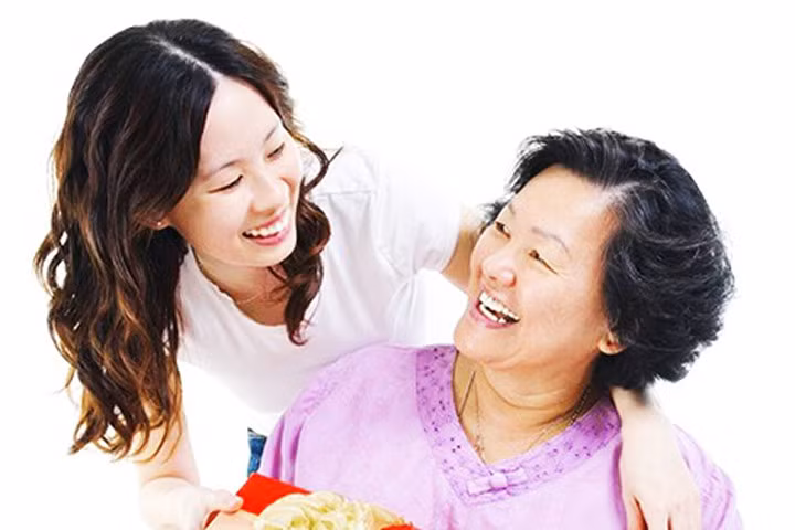 Gợi ý những món quà ý nghĩa tặng mẹ chồng ngày 8/3