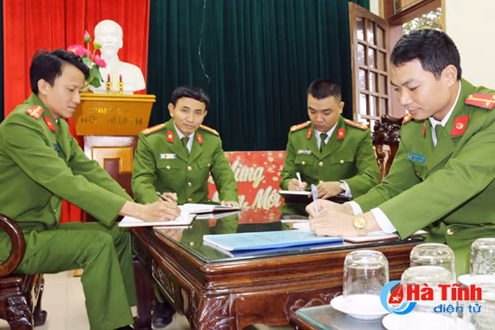 Gặp những chiến sỹ công an chuyên giành lại mạng người từ miệng hà bá