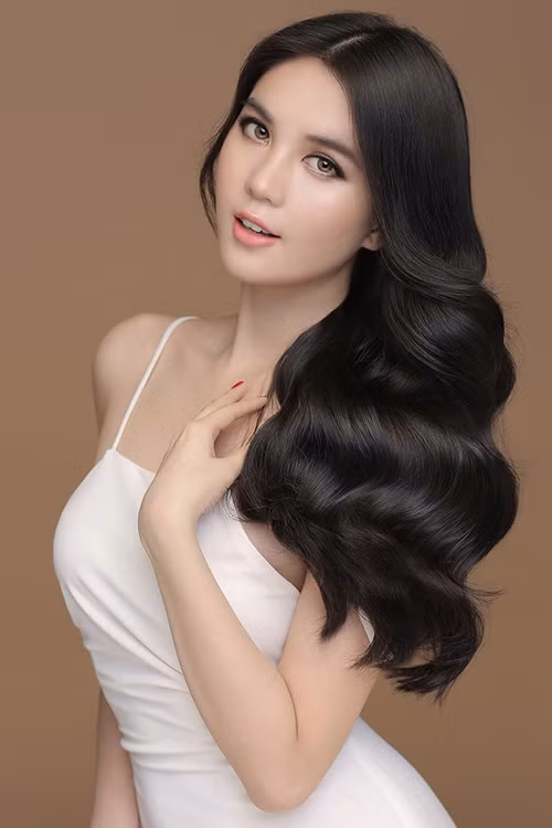 Ngọc Trinh trưởng thành, quyến rũ đến lạ lẫm trong shoot hình mới