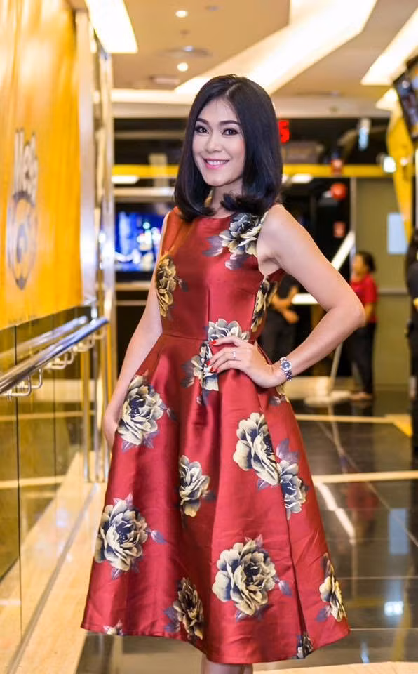 Đinh Y Nhung tươi tắn dự sự kiện.