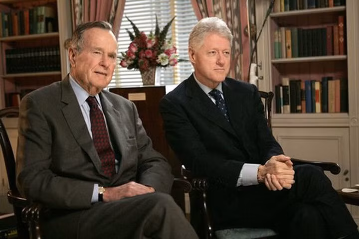 Cư dân mạng xôn xao về bức thư cựu Tổng thống George H.W. Bush gửi Bill Clinton sau khi bại trận