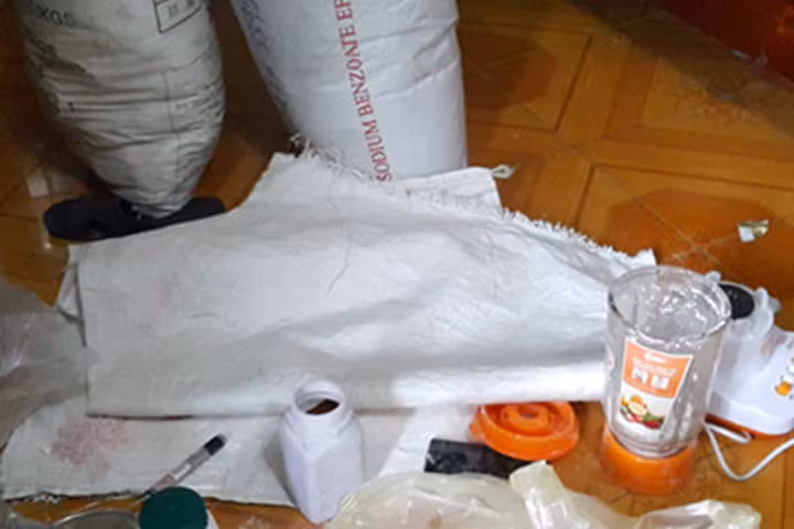 Nam thanh niên thuê khách sạn chế thuốc pháo