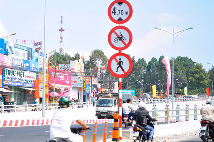 Điều khiển xe đi vào đường cấm sẽ bị phạt hơn 1 triệu đồng