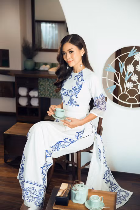 Ngam Quan quan NextTop Model Mau Thuy diu dang, nen na trong ta ao dai - Anh 8