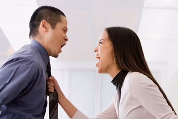 Mỗi khi cãi nhau, vợ chửi cả nhà chồng