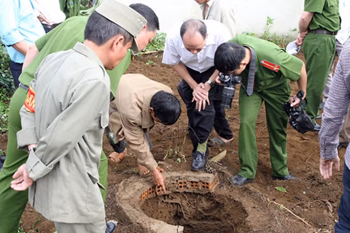 Mẹ trầm cảm giết con 5 tháng tuổi rồi nhảy xuống giếng