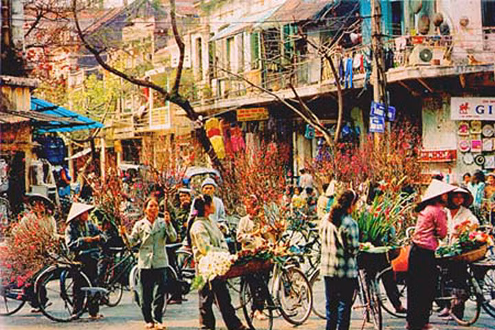 Phong vị tết Hà Nội xưa trong văn Vũ Bằng và Thạch Lam
