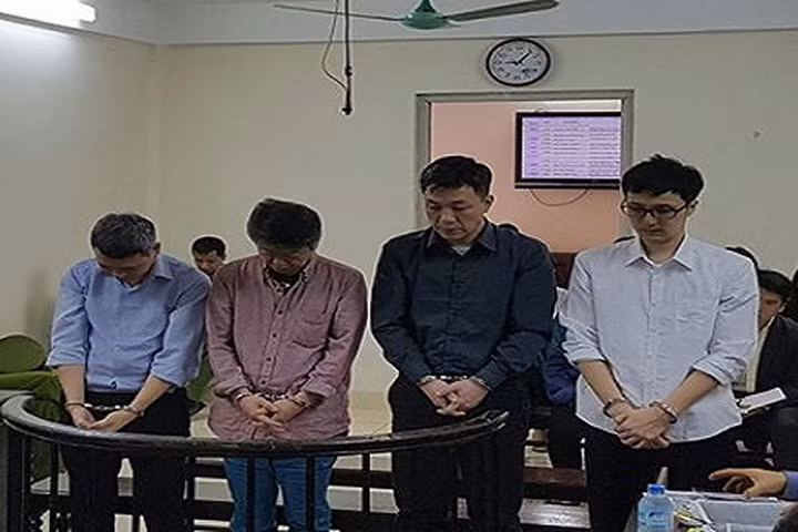 Nhóm đối tượng người nước ngoài dùng thẻ quẹt giả chiếm đoạt hơn 300 triệu đồng