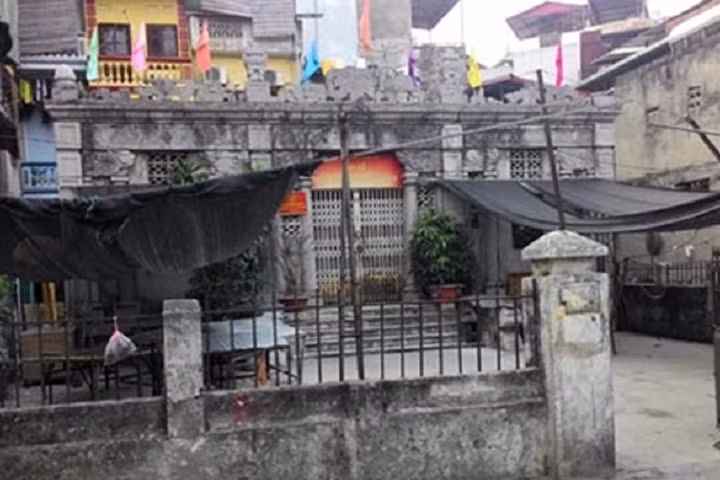 Kì lạ lăng mộ cổ giữa lòng Hà Nội từng là nơi ở của nhiều hộ dân