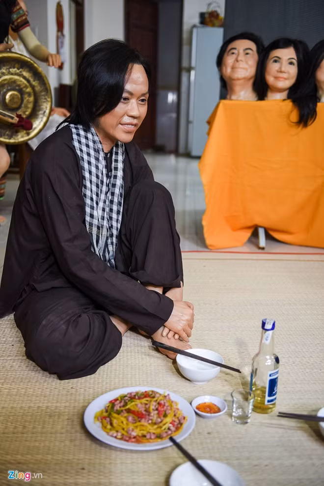 Nhà điêu khắc kể chuyện bán nhà, cầm đất làm tượng sao Việt