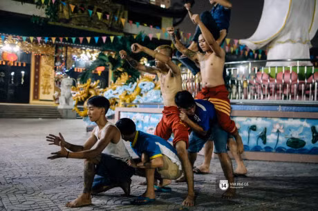 Cuoc song muu sinh vat va cua nhung chang nghe si mua lan tre tuoi o Sai Gon - Anh 7