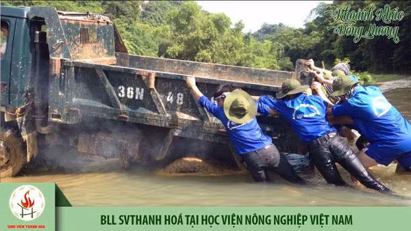 Khoảnh khắc đẹp của những sinh viên tình nguyện xứ Thanh