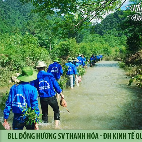 Khoảnh khắc đẹp của những sinh viên tình nguyện xứ Thanh