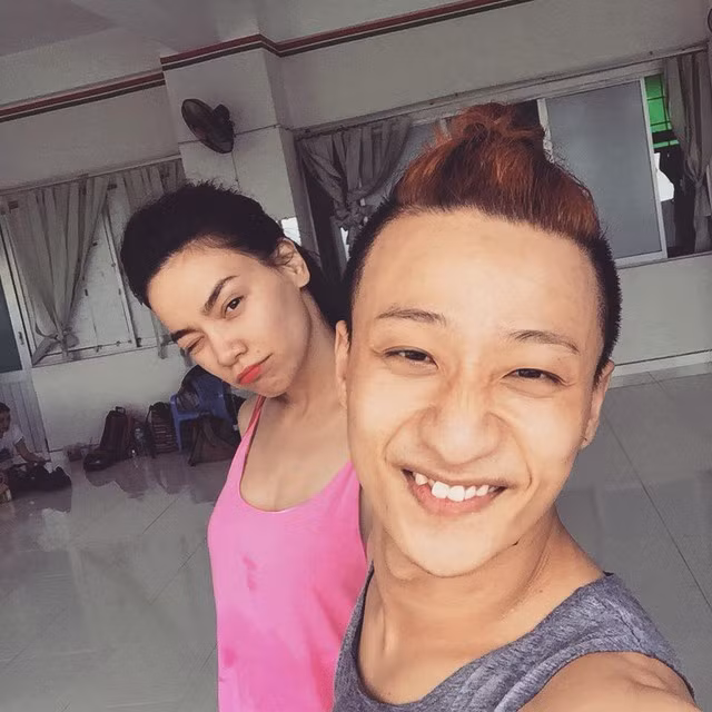  Nhận lời trở thành biên đạo cho những ca khúc hit của Hồ Ngọc Hà đồng nghĩa với việc Tô Lâm có thể tự dành cho mình một vị trí tốt bên cạnh nữ ca sĩ nổi tiếng để thể hiện vũ đạo nhưng anh không làm vậy. 
