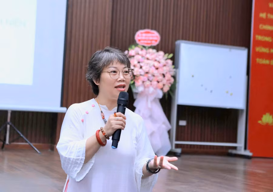 nhan-van.jpg