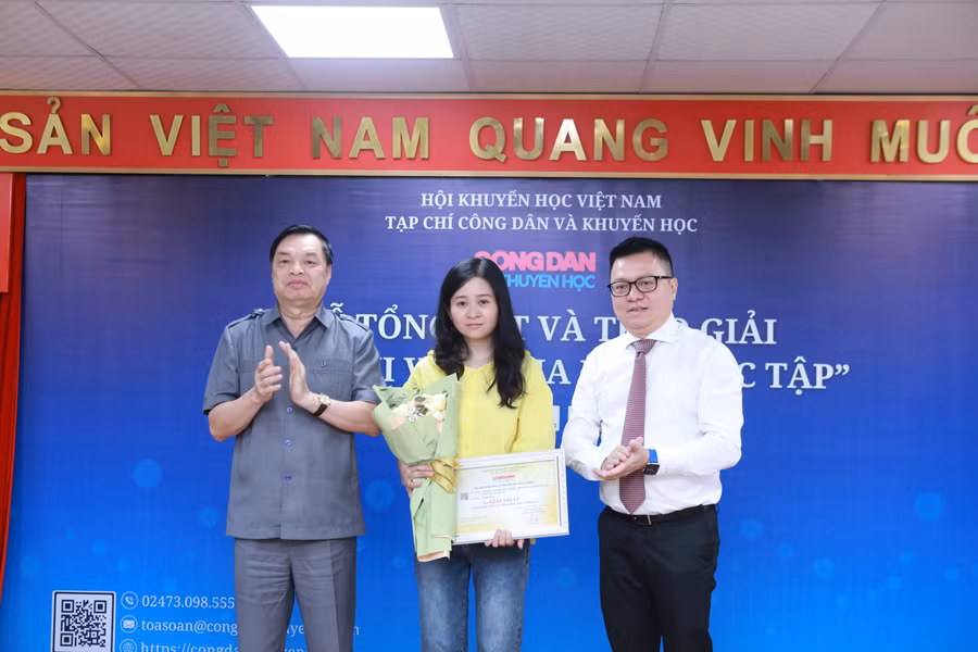 Giải Nhất của Cuộc thi thuộc về tác phẩm: “Từ bữa cơm độn sắn ở Mường Khến đến gia đình học tập toàn thạc sĩ, tiến sĩ” của tác giả Uông Ngọc đến từ Báo Phụ nữ TPHCM.
