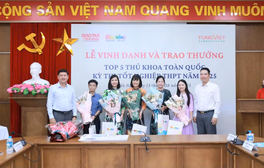 vinh-danh.jpg