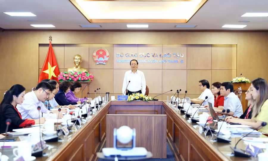 Thứ trưởng Phạm Ngọc Thưởng chủ trì hội nghị. 