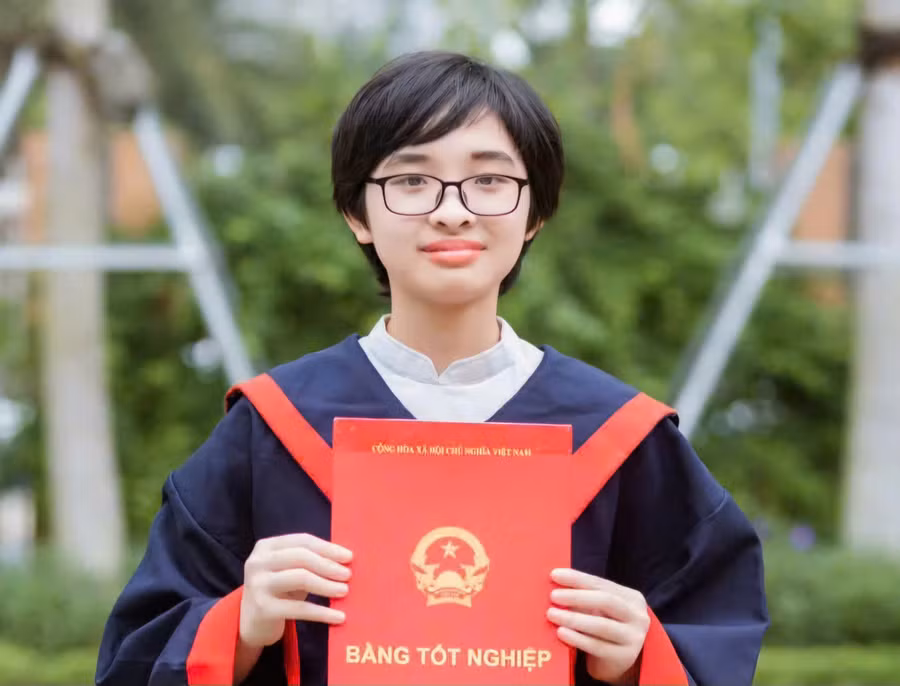 Em Nguyễn Hương Giang, học sinh lớp 12A8 của Trường THPT Lê Lợi (Hà Đông, Hà Nội) đạt tổng điểm thi khối D01 cao nhất trường với 26 điểm, IELTS 7.5 và 1.540 điểm thi SAT. Ảnh: NTCC.