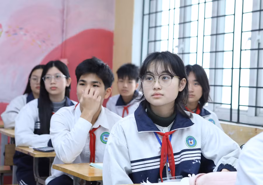 Các em học sinh khối 9 Trường THCS An Khánh, huyện Hoài Đức, Hà Nội trong giờ học trên lớp. Ảnh: Đình Tuệ.