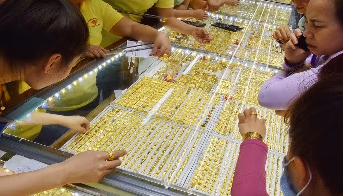 Giá vàng hôm nay 12/12 tiếp đà tăng mạnh lên gần mốc 87 triệu đồng/lượng