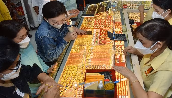 Giá vàng hôm nay 20/3: Giảm mạnh 7 triệu 500 nghìn đồng/lượng