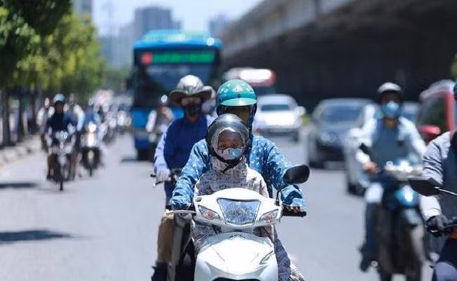Thời tiết hôm nay 8/7: Bắc Bộ nắng nóng, Nam Bộ mưa rào và dông