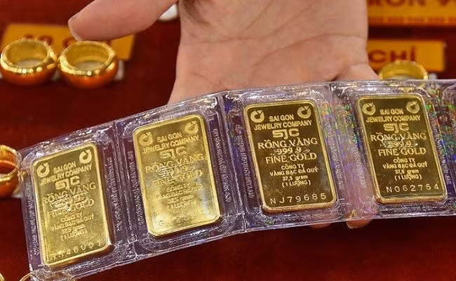 Giá vàng hôm nay 4/10 giảm 200 ngàn đồng/lượng ở cả 2 chiều, thế giới tăng mạnh