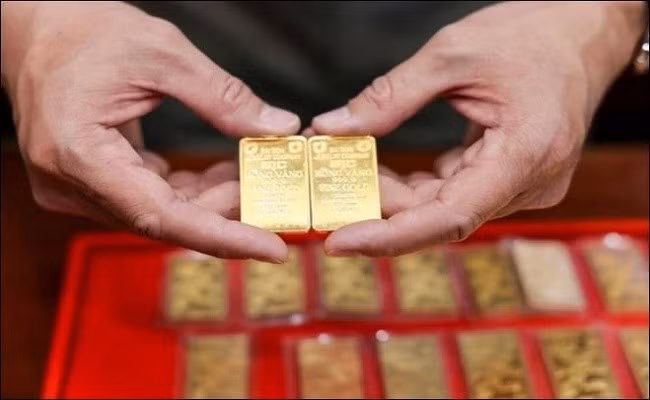 Giá vàng hôm nay 19/12 tiếp đà tăng thêm 200 ngàn đồng/lượng, thế giới lại giảm